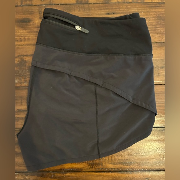 Lululemon Low-Rise Speed Up Short 2.5” - Picture 5 of 7